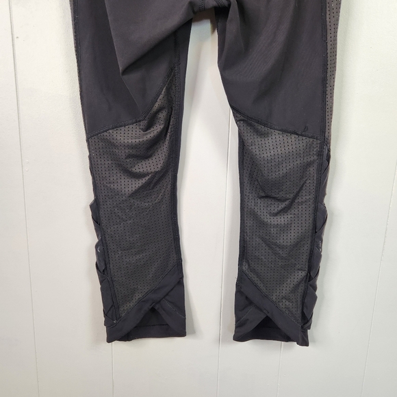 Lululemon Var City Crop Black Leggings Criss Cross Size 6 Activewear Workout Gym - Picture 7 of 10